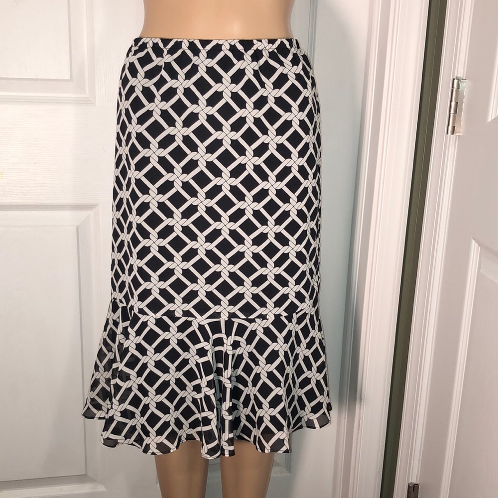 Womens Black and White Geometric Midi Skirt